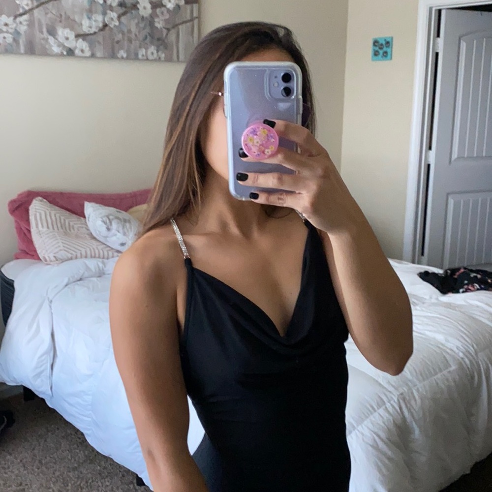 Super cute black top!